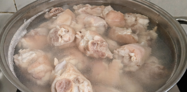 Place the ox feet, ox tail, or beef skin in a pot and add enough water to cover. Bring to a boil and cook uncovered for 10 minutes. Drain, discard the water, and rinse the meat well.