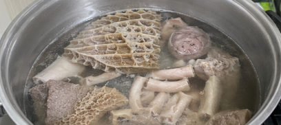 Cover and cook over medium heat for 30 minutes. This helps remove impurities and strong odors from the beef innards.