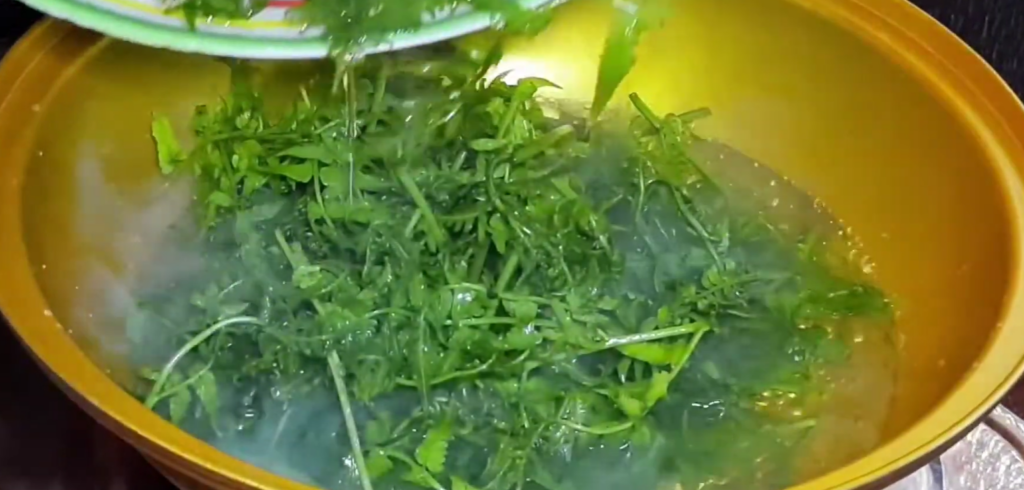 Place the pako leaves in a bowl and pour the hot water over them. Let them blanch for 3 to 5 minutes.