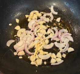 In another pan or saucepan, heat 2 tablespoons cooking oil. Sauté the garlic, ginger, and onion until fragrant.