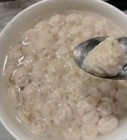Lightly grease one hand with oil. Scoop some fish paste into your hand, squeeze it through the opening between your thumb and index finger, then use a spoon to scoop the ball and drop it into the lukewarm water.