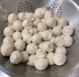 Bring a large pot of water to a very gentle simmer. Transfer the shaped fish balls into the hot water using a strainer. Do not let the water boil hard because the fish balls may break.