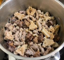 Stir in the sliced tripe and small intestine and cook everything together for about 2 minutes.